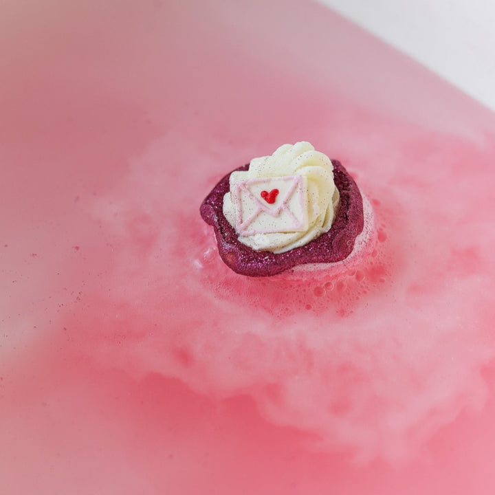 Bomb Scent With Love Bath Blaster