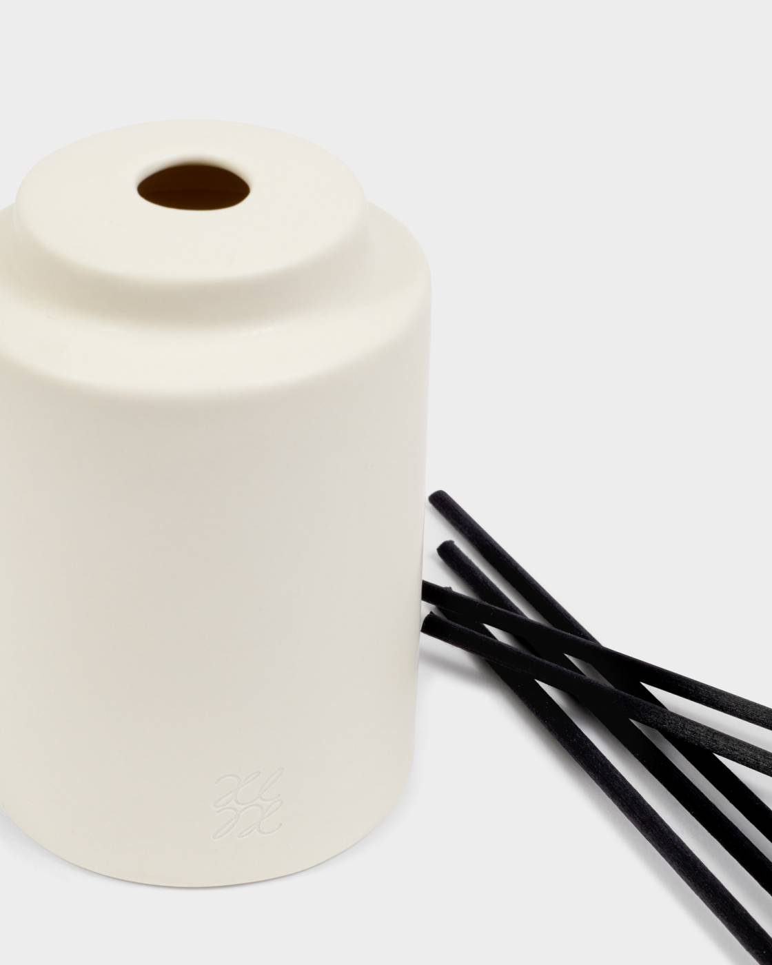 Katie Loxton Ceramic Sentiment Reed Diffuser Happy Birthday Blackberry Noir